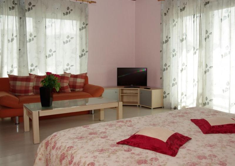 Europe Guesthouse Нарва Экстерьер фото